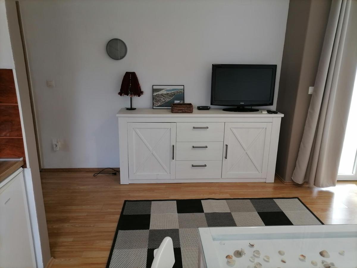 Dora Bibinje, 30 M From The Sea Apartman