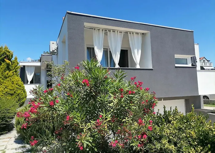 Apartments Dora Bibinje, 30 M From The Sea