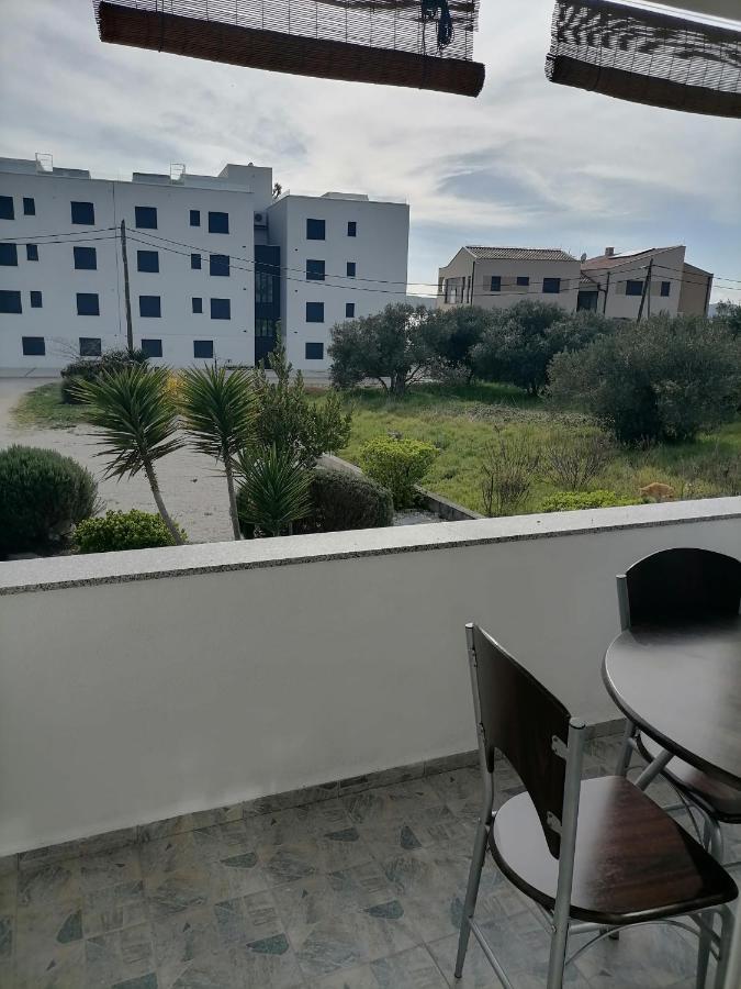 Apartment Dora *