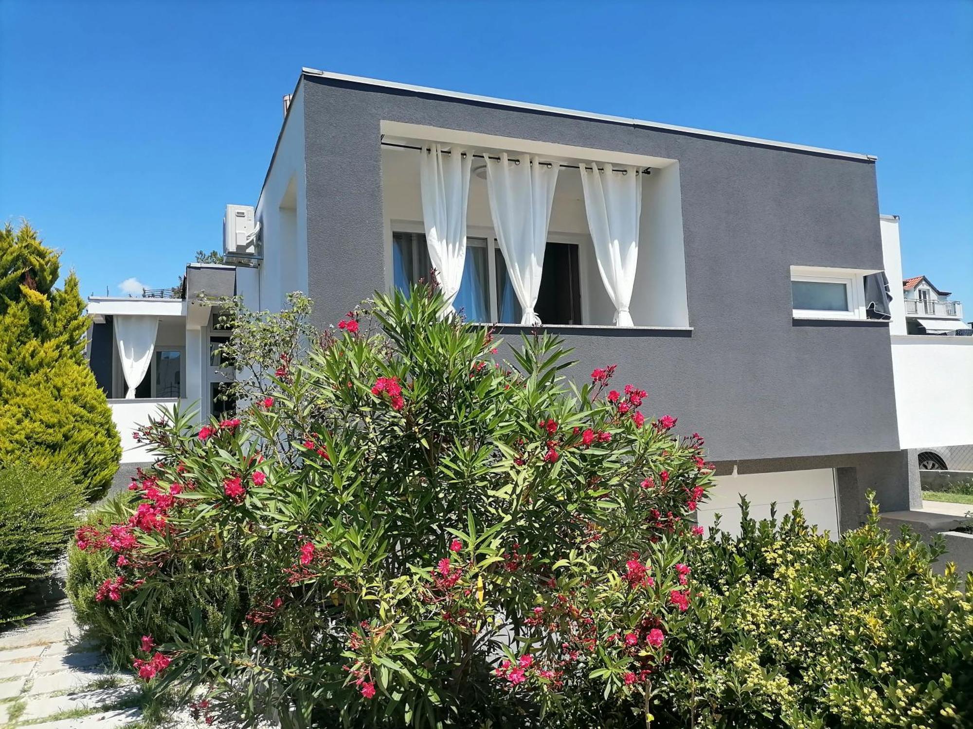 Apartment Dora